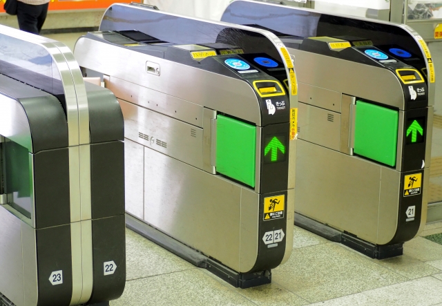 人身事故 電車遅延 保育士